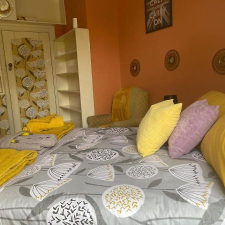 Appartamento Peaceful Retreat Hideaway Surrey Esher Esterno foto