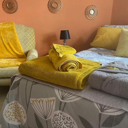 Appartamento Peaceful Retreat Hideaway Surrey Esher Esterno foto