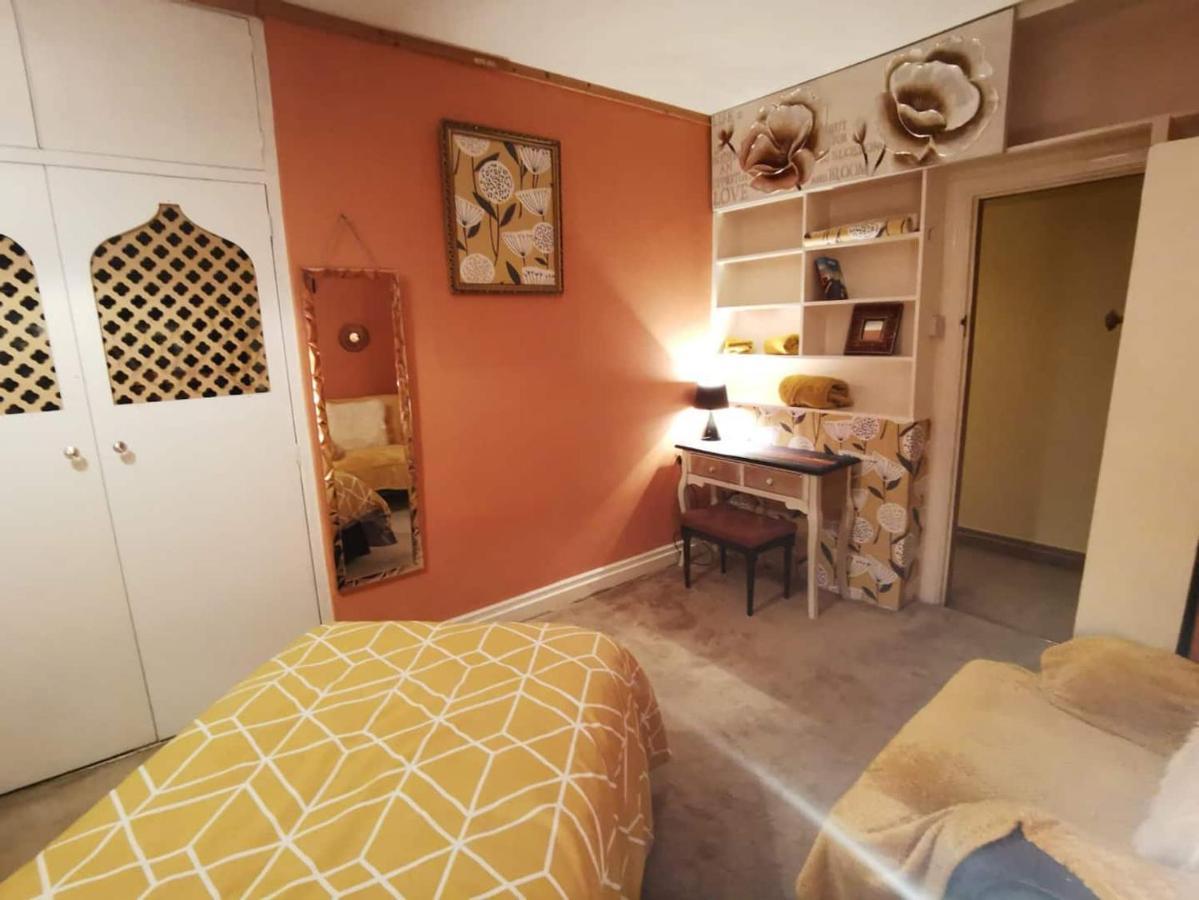Appartamento Peaceful Retreat Hideaway Surrey Esher Esterno foto