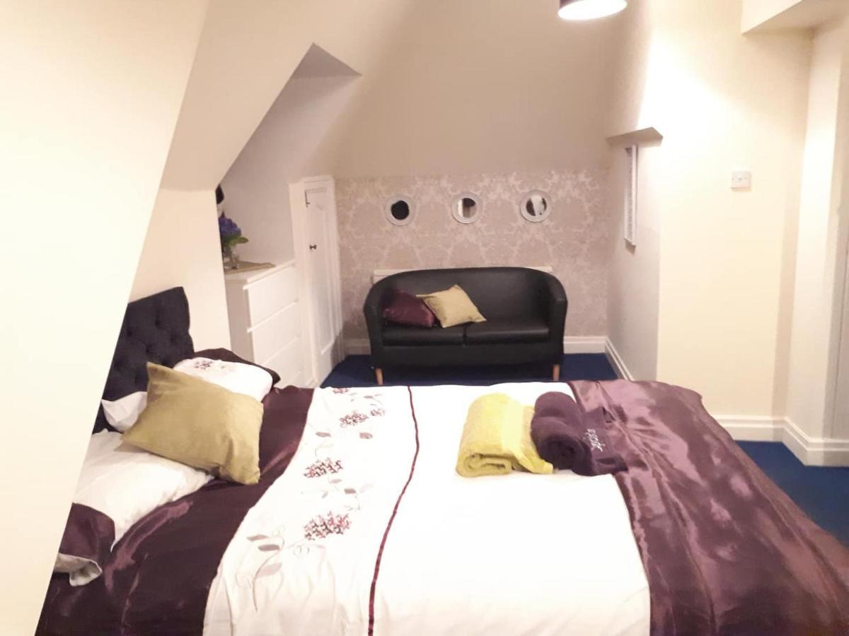 Appartamento Peaceful Retreat Hideaway Surrey Esher Esterno foto