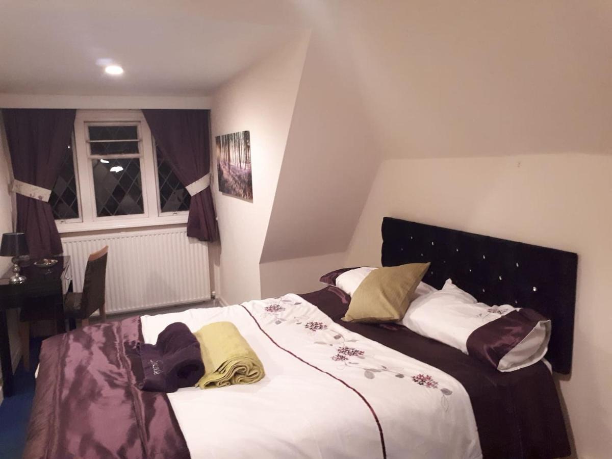 Appartamento Peaceful Retreat Hideaway Surrey Esher Esterno foto