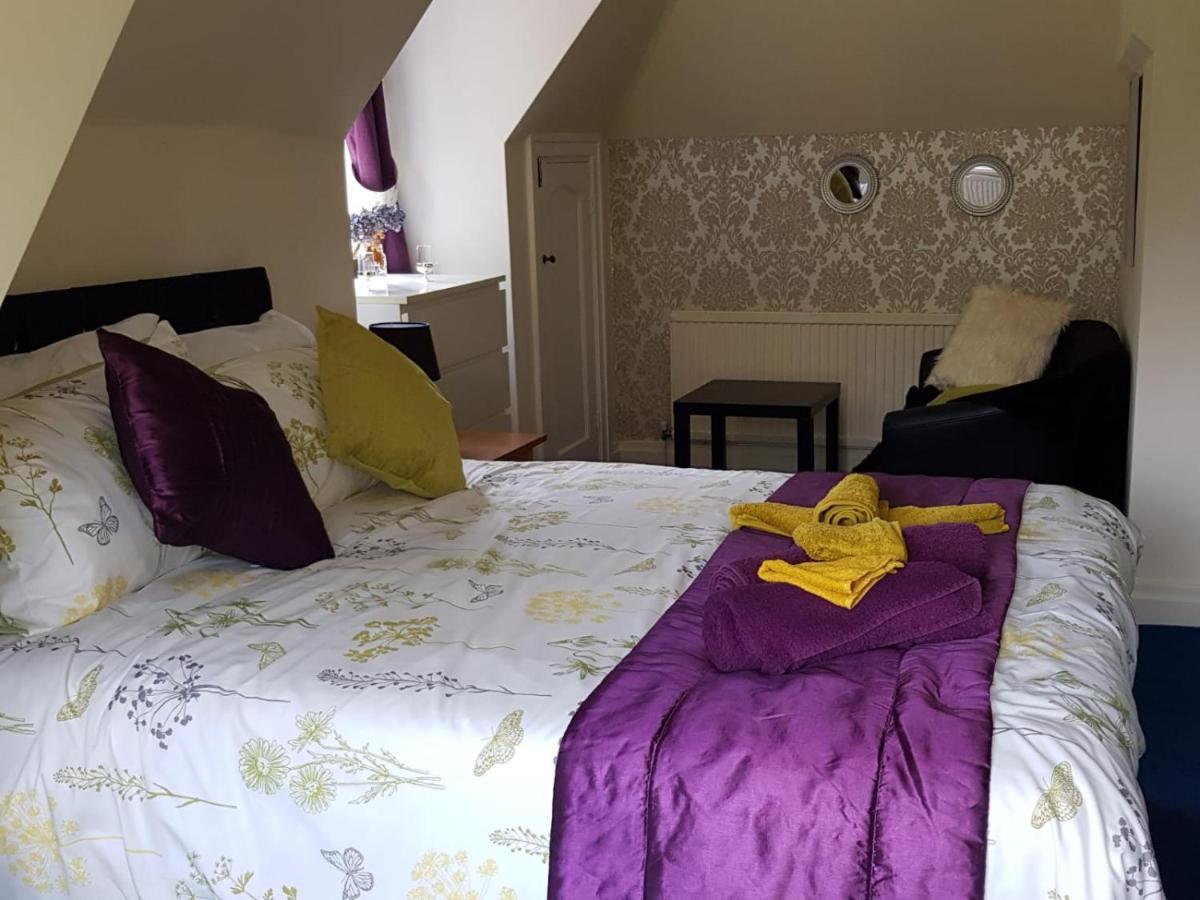 Appartamento Peaceful Retreat Hideaway Surrey Esher Esterno foto