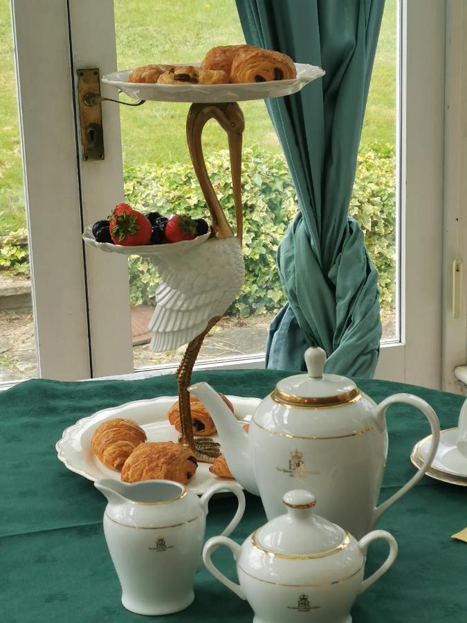 Appartamento Peaceful Retreat Hideaway Surrey Esher Esterno foto