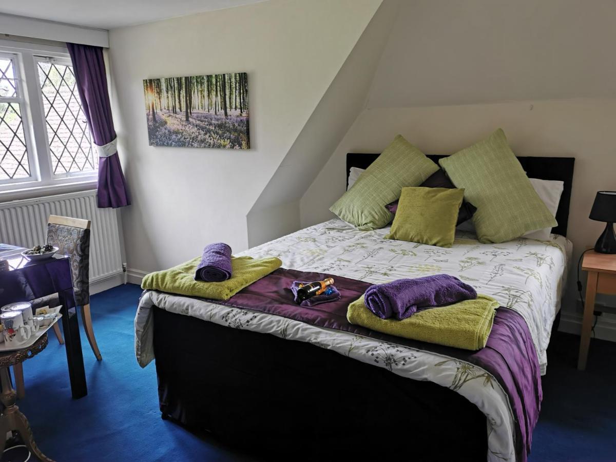Appartamento Peaceful Retreat Hideaway Surrey Esher Esterno foto