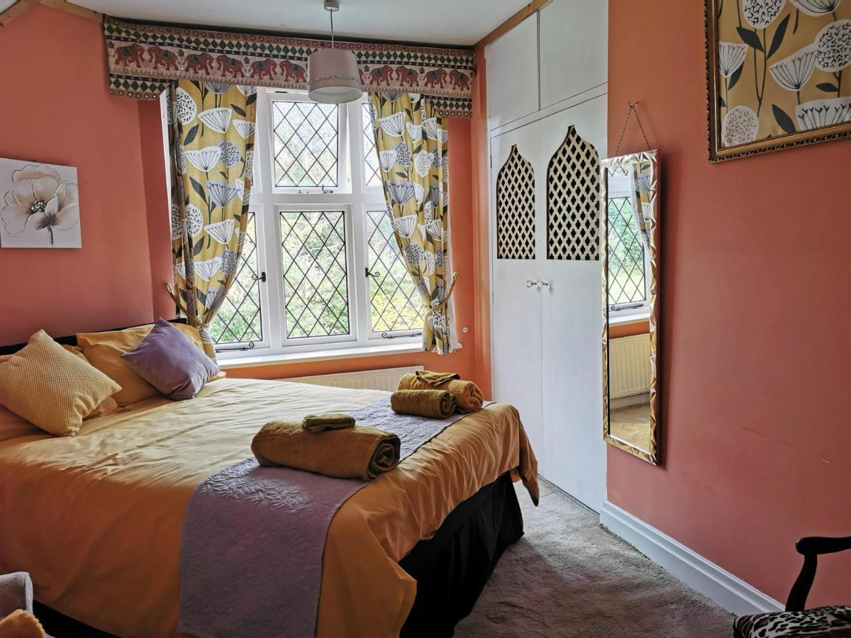 Appartamento Peaceful Retreat Hideaway Surrey Esher Esterno foto