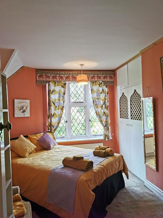 Appartamento Peaceful Retreat Hideaway Surrey Esher Esterno foto