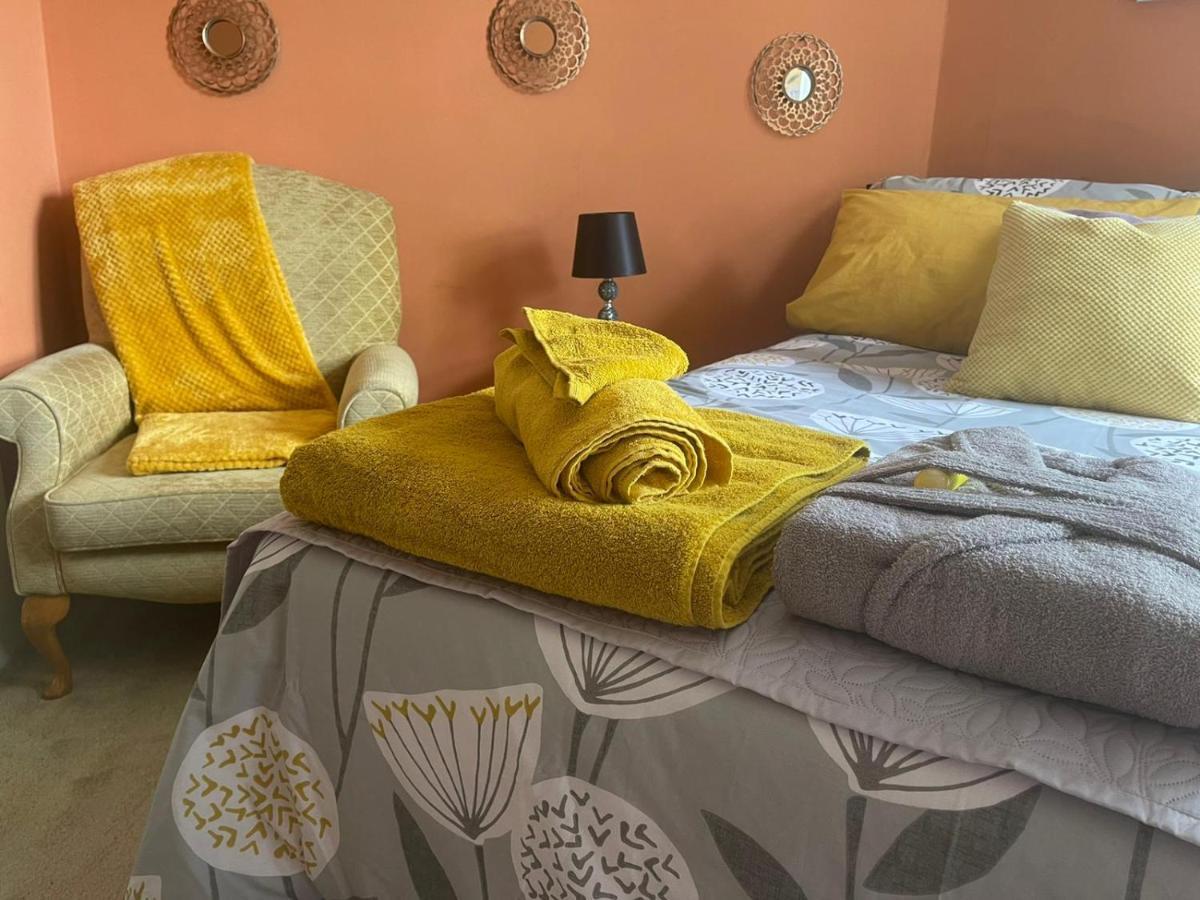 Appartamento Peaceful Retreat Hideaway Surrey Esher Esterno foto